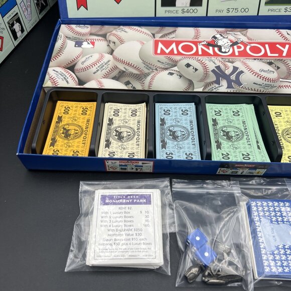 Monopoly: New York Yankees Collector's Edition (2001 Hasbro) - Picture 2 of 13